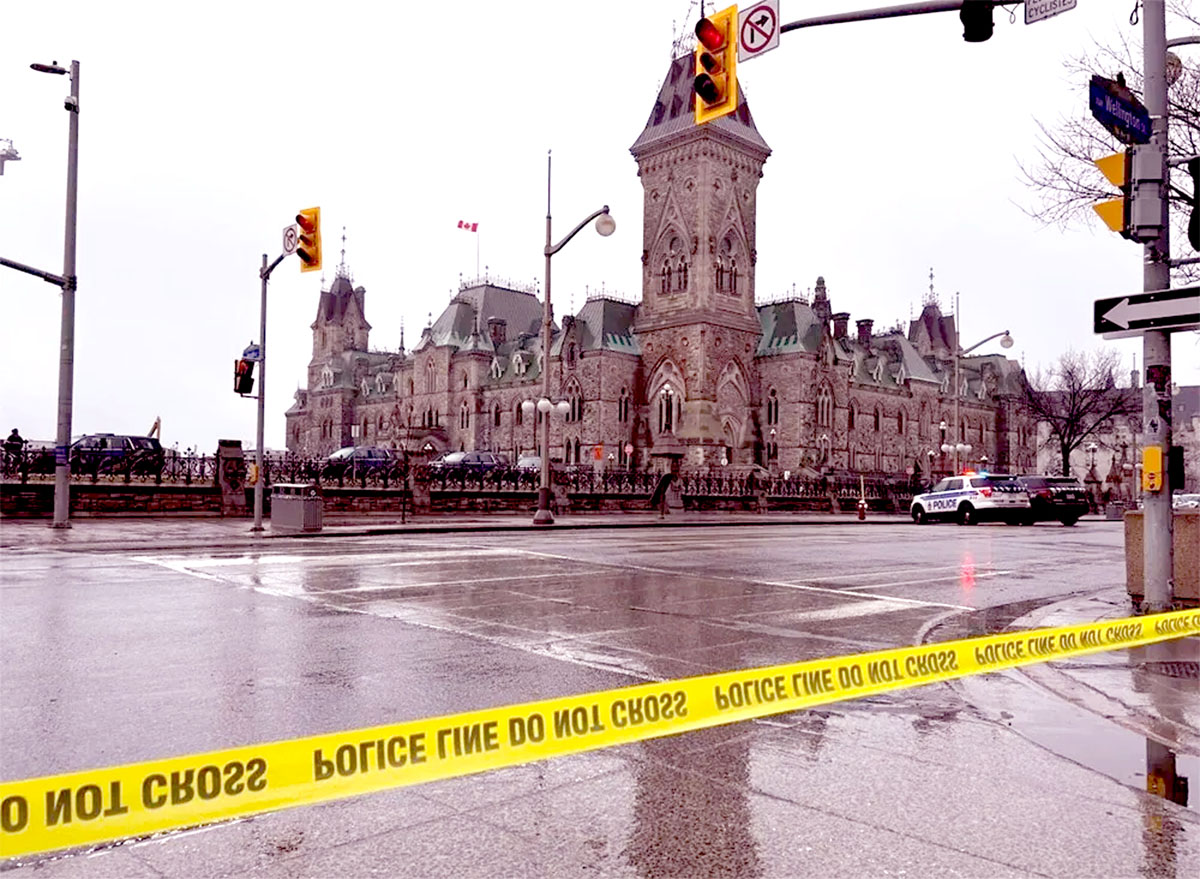 Armed suspect enters Canadian Parliament; Caught after several hours of struggle.